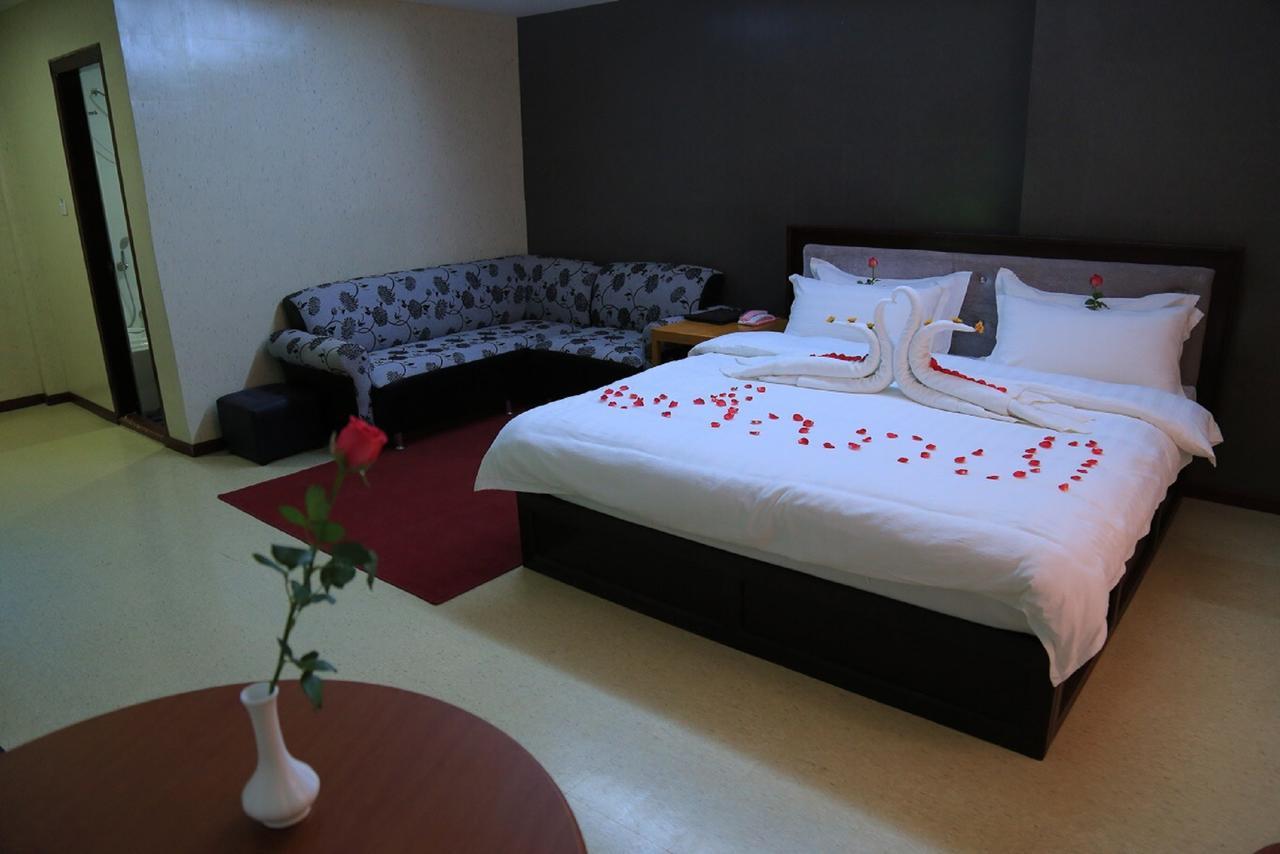 King & Queen Hotel Monywa Luaran gambar